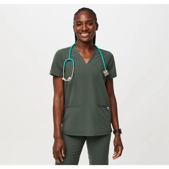 Fig casma three pocket top scrub  green olive size M - Picture 1 of 4